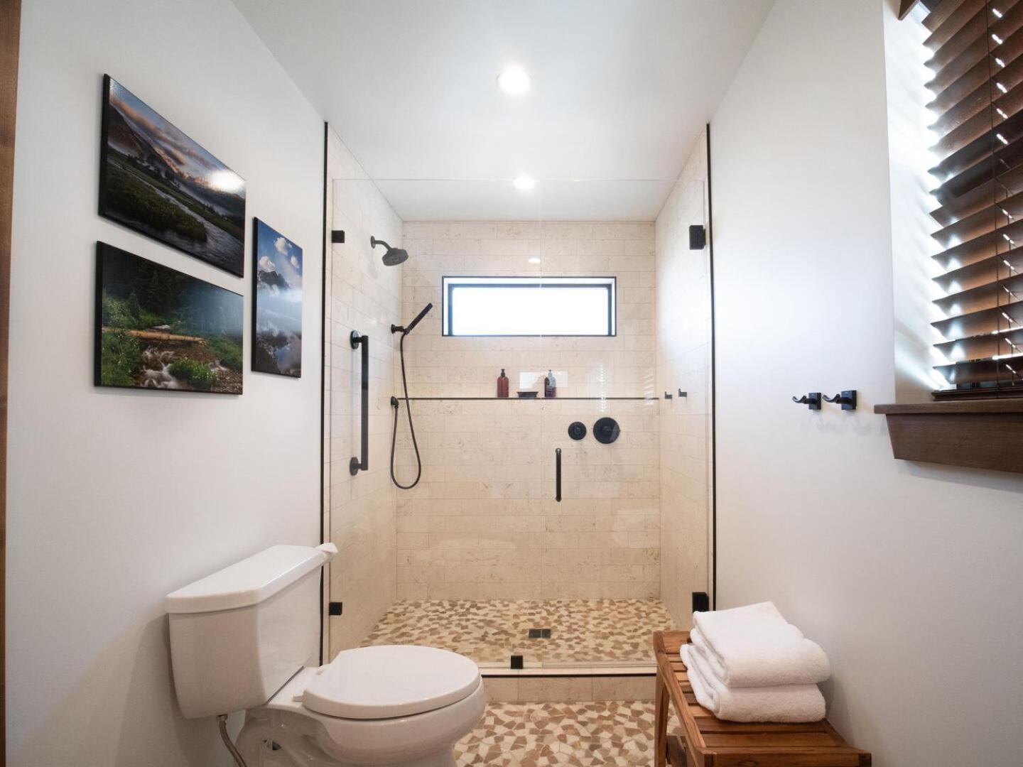 Chic Retreat Indoor Outdoor Fireplace, Private Jacuzzi, Great Location! Estes Park Bilik gambar